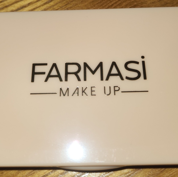 Farmasi Boo Pallette - Picture 2 of 7
